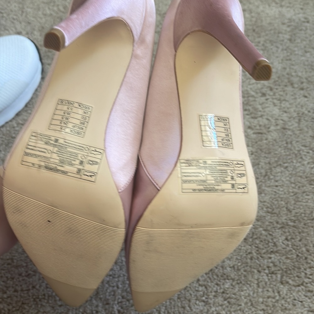 Heels - Picture 4 of 4